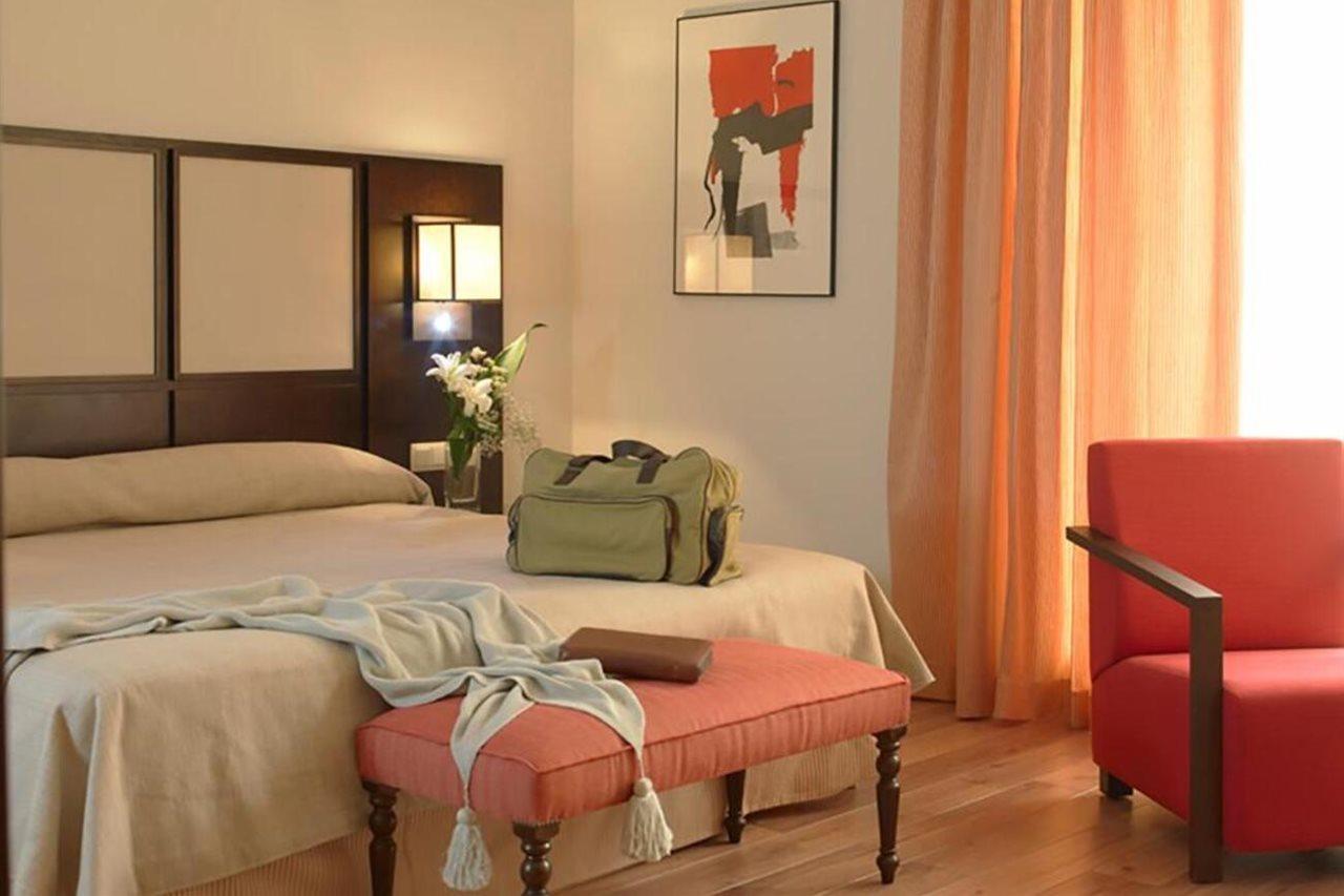 Hotel Isla De La Garena Alcalá de Henares Exteriör bild