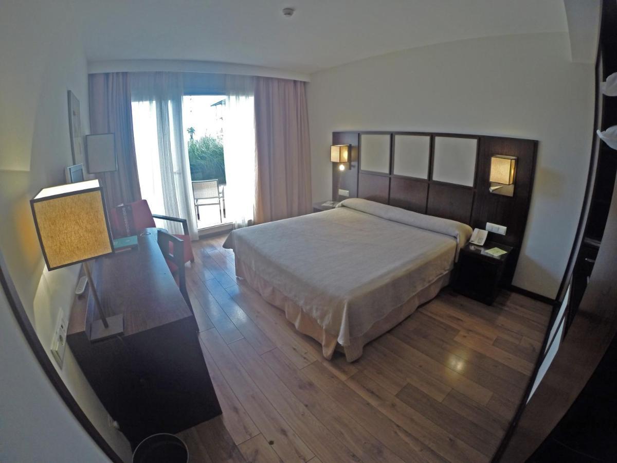 Hotel Isla De La Garena Alcalá de Henares Exteriör bild