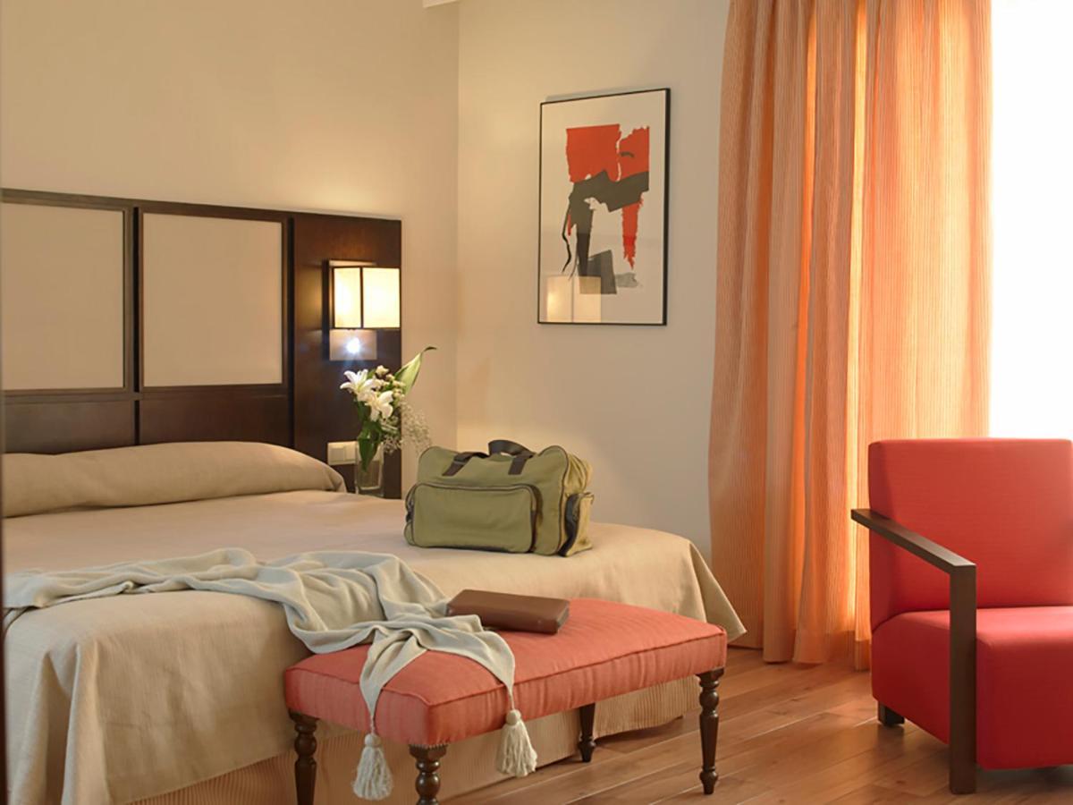 Hotel Isla De La Garena Alcalá de Henares Rum bild