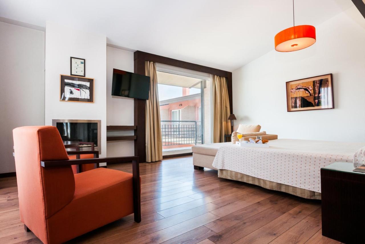 Hotel Isla De La Garena Alcalá de Henares Exteriör bild