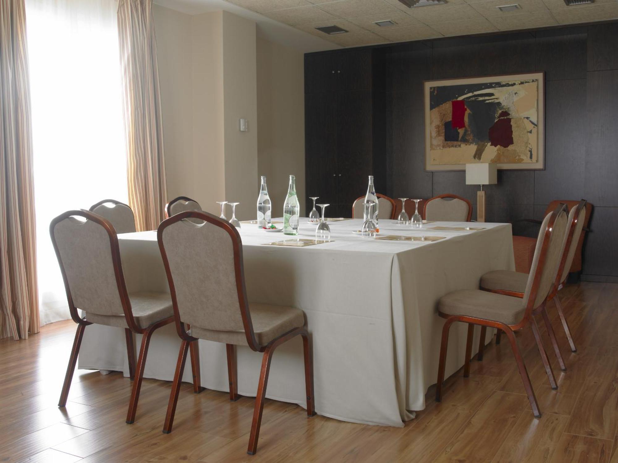 Hotel Isla De La Garena Alcalá de Henares Exteriör bild