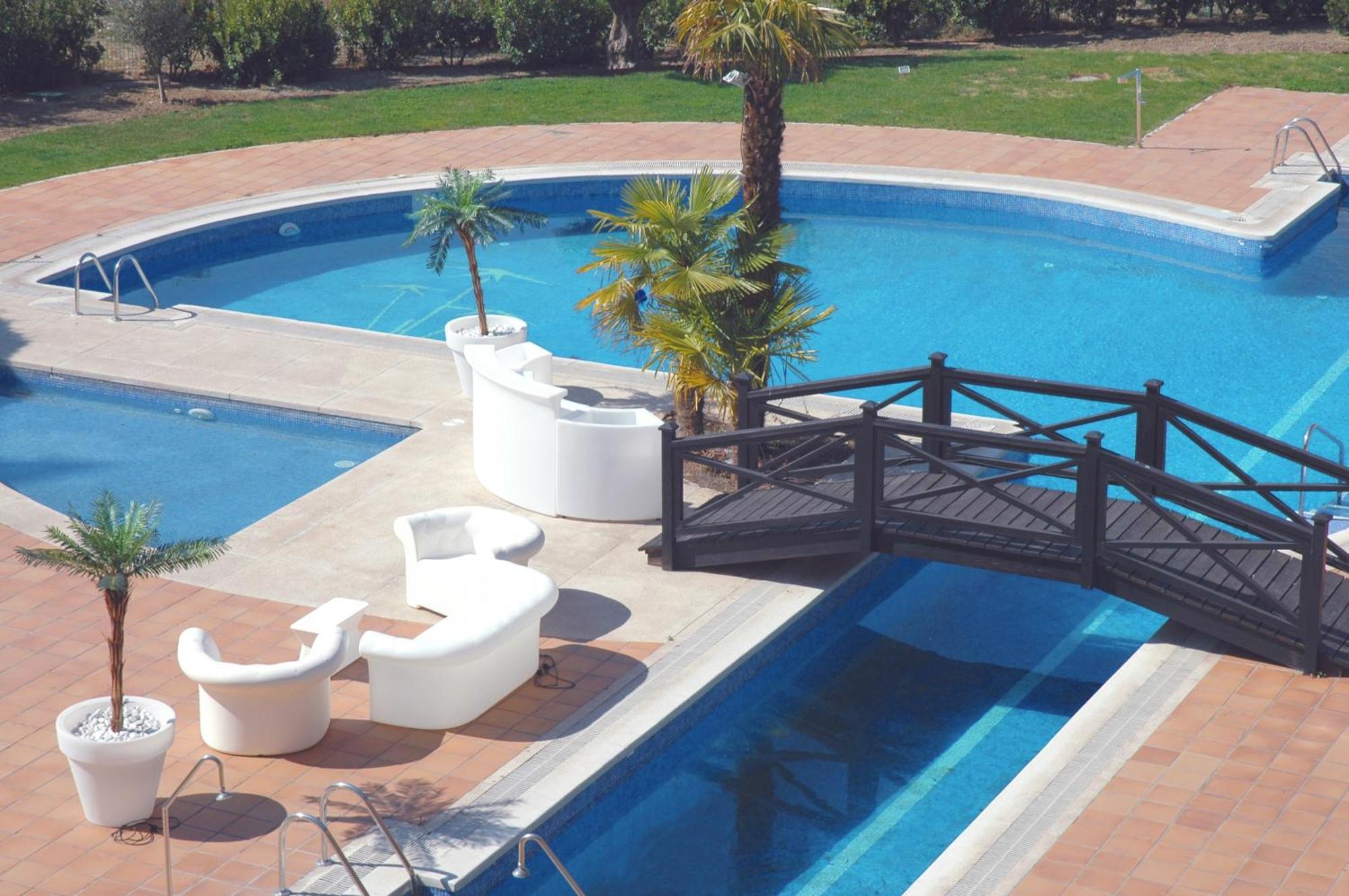 Hotel Isla De La Garena Alcalá de Henares Exteriör bild