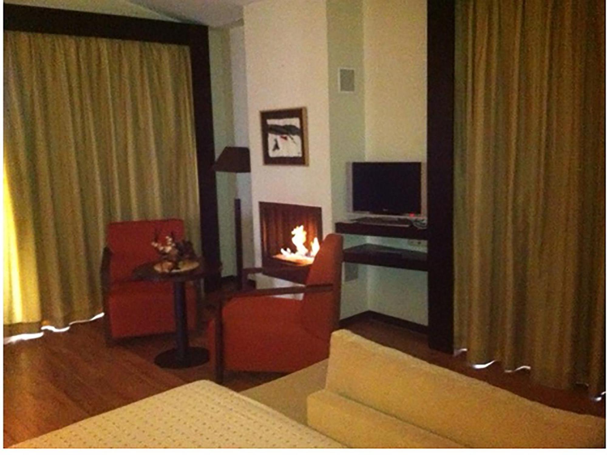 Hotel Isla De La Garena Alcalá de Henares Exteriör bild