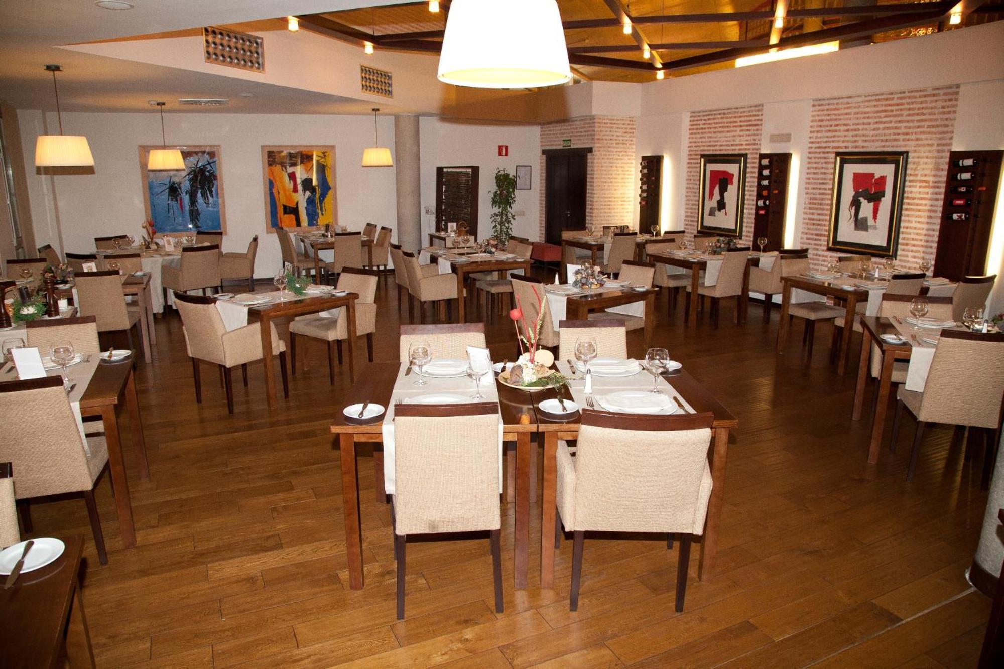 Hotel Isla De La Garena Alcalá de Henares Restaurang bild