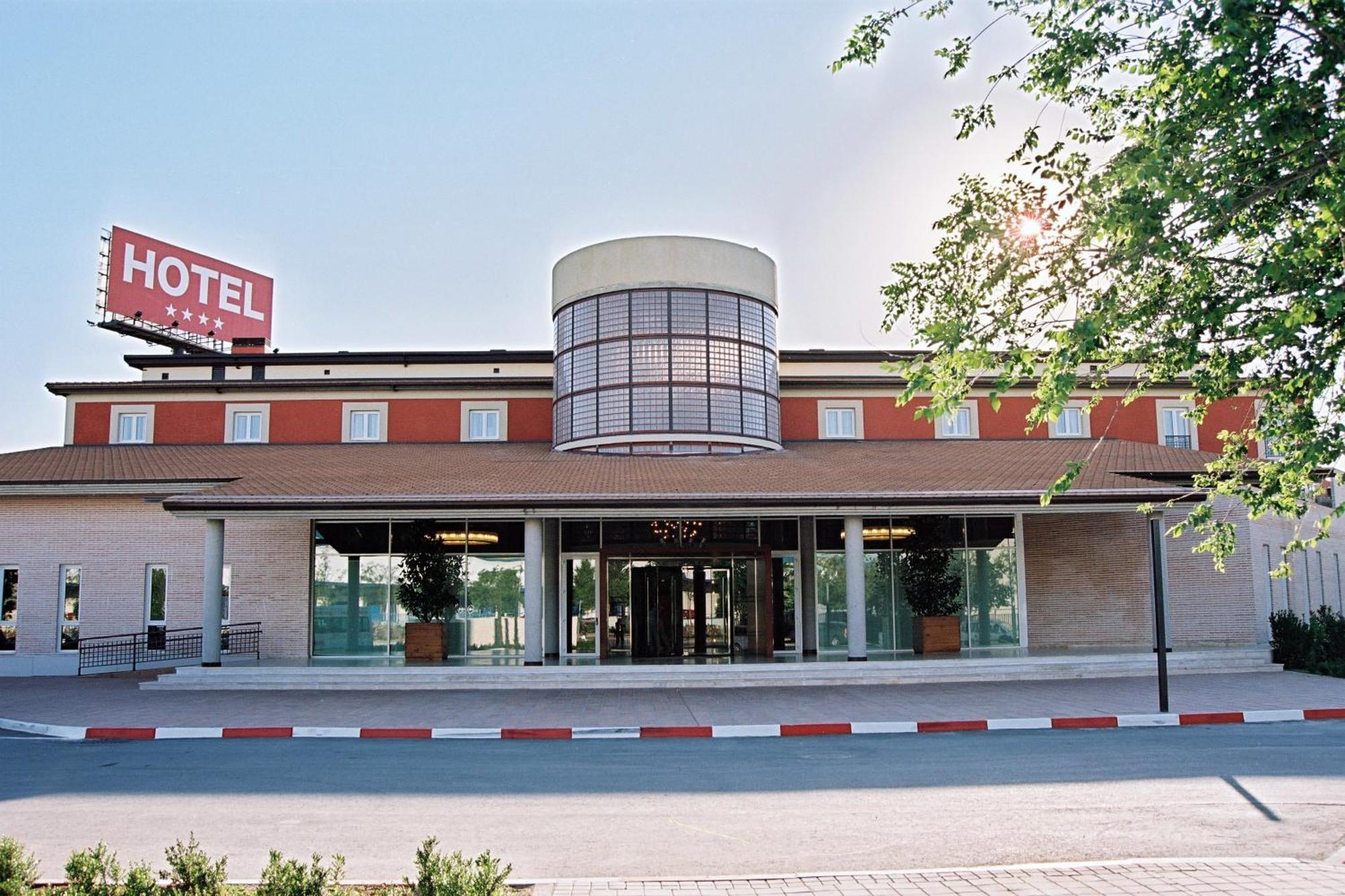 Hotel Isla De La Garena Alcalá de Henares Exteriör bild