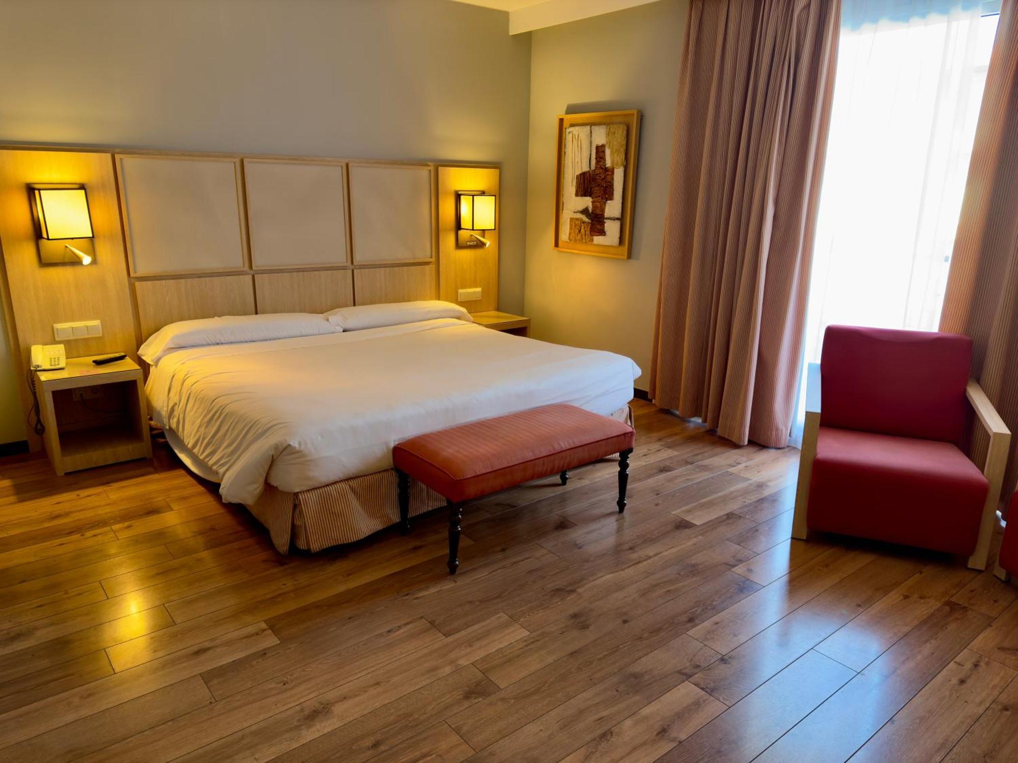 Hotel Isla De La Garena Alcalá de Henares Exteriör bild
