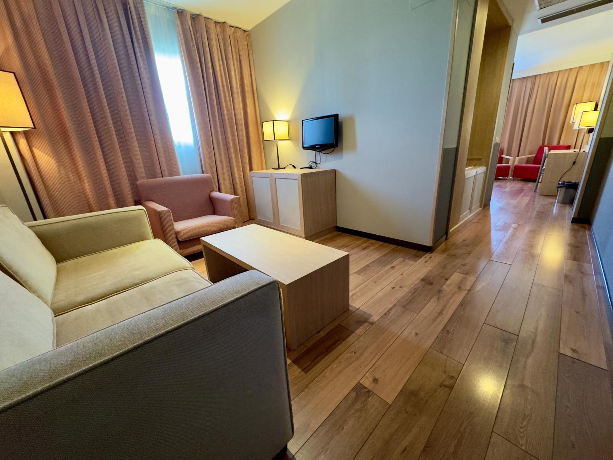 Hotel Isla De La Garena Alcalá de Henares Exteriör bild